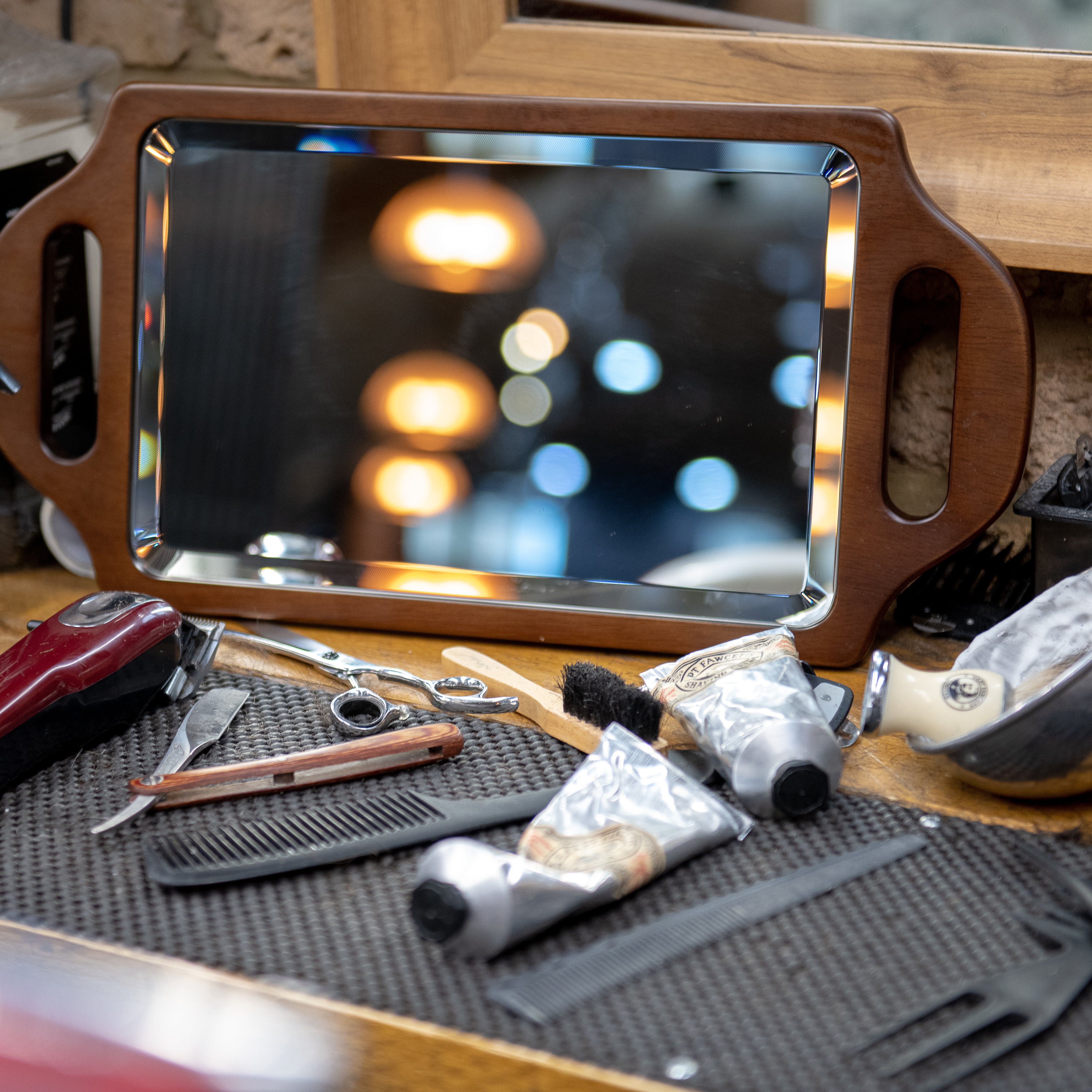 captain-fawcett-double-handed-wooden-mirror-barberspiegel-aus-massivholz image 2