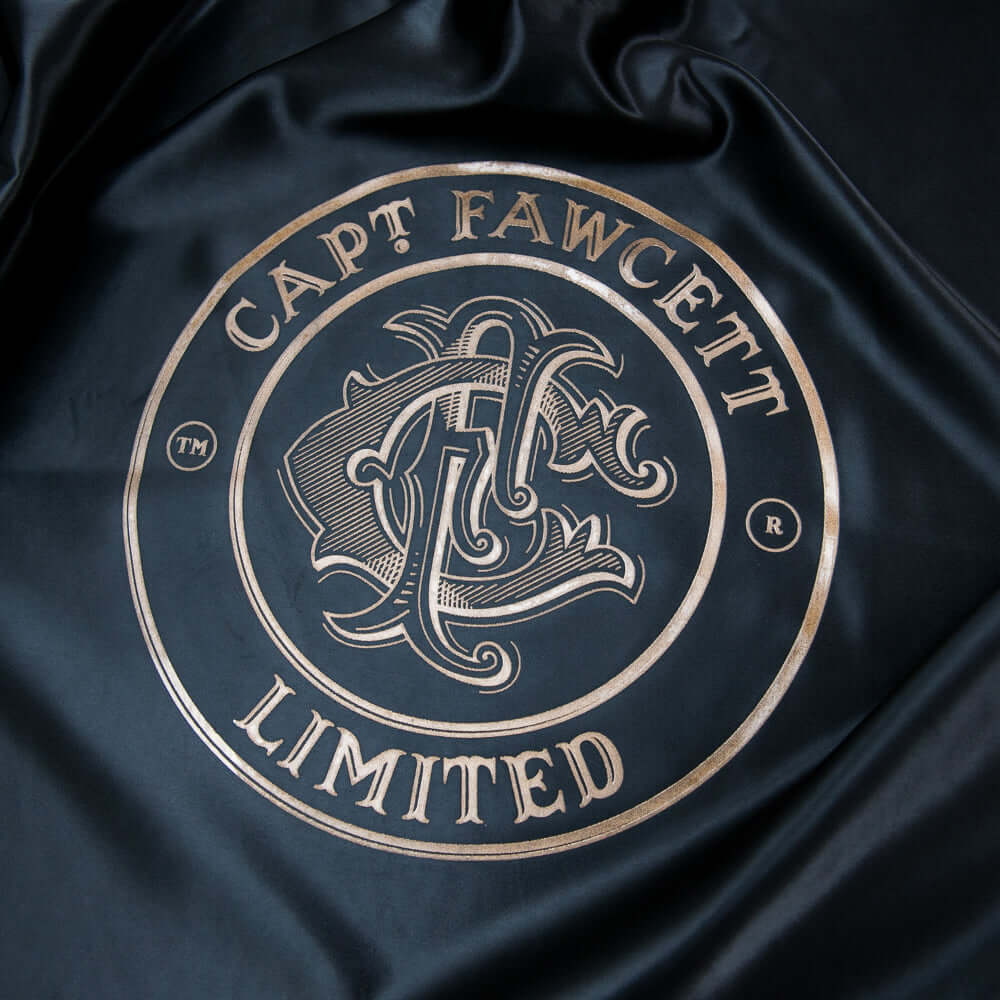 captain-fawcett-heavyweight-barbers-cape-friseurumhang-aus-satin image 2