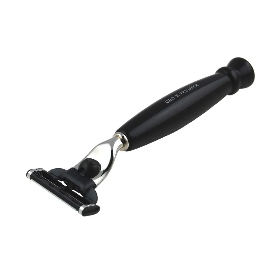 geo-trumper-black-curved-mach-3-rasierer-schwarz-gebogen image 1